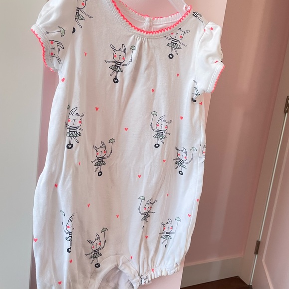 Baby Gap romper 6-12 months - Picture 2 of 5